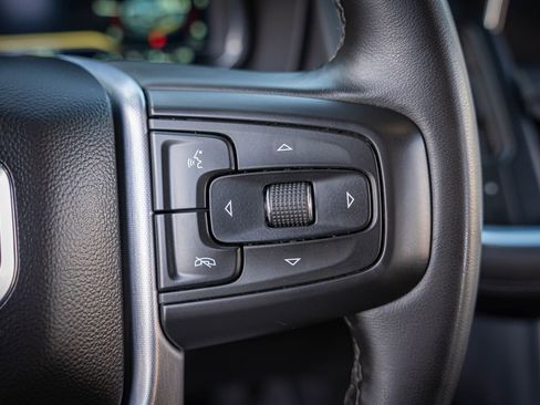 Used 2023 GMC Yukon XL SLE image 17