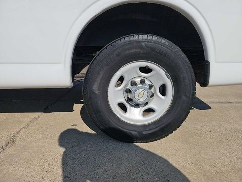 Used 2013 Chevrolet Express 2500 LT w/ LT Preferred Equipment Group image 11