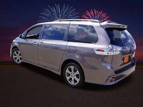 Used 2019 Toyota Sienna SE Premium w/ Carpet Mat Package AWD/4WD image 8