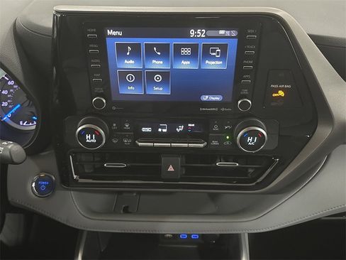 Used 2022 Toyota Highlander LE image 20