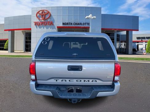 Used 2017 Toyota Tacoma TRD Sport image 9