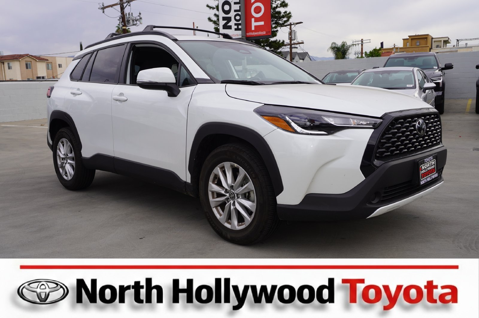 Used 2024 Toyota Corolla Cross LE w/ Moonroof Package FWD image 1