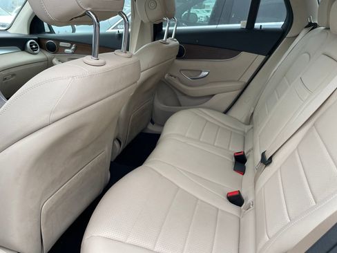 Used 2022 Mercedes-Benz GLC 300 image 7