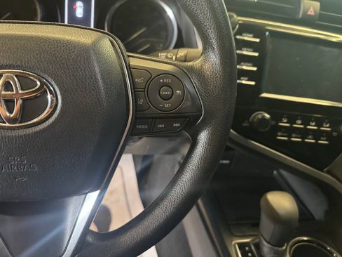 Used 2019 Toyota Camry LE FWD image 12