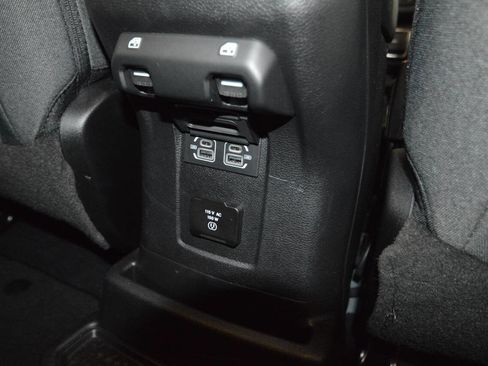 Used 2025 Jeep Wrangler Unlimited Sahara image 17