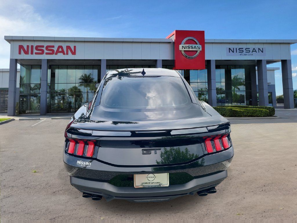 Used 2025 Ford Mustang GT w/ GT Performance Package RWD image 3