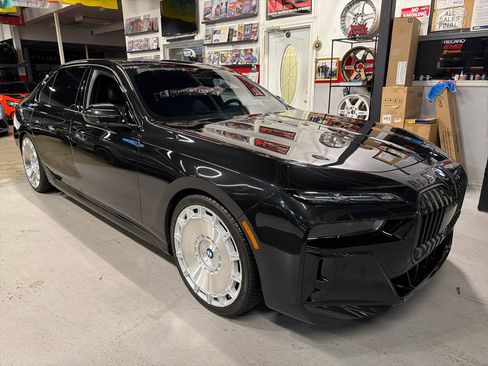 Used 2025 BMW 760i xDrive 760i xDrive image 3