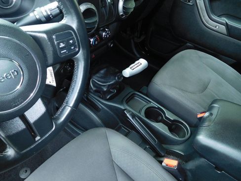 Used 2017 Jeep Wrangler Sport AWD/4WD image 15