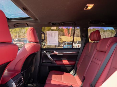 Used 2023 Lexus GX 460 Premium w/ Premium Package image 18