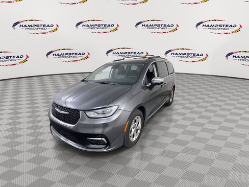 Used 2023 Chrysler Pacifica Limited FWD image 4
