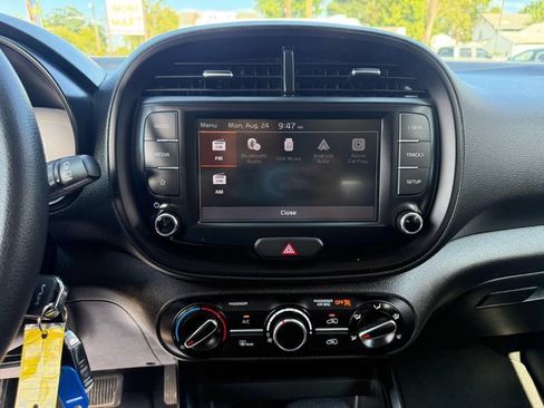 Used 2023 Kia Soul LX w/ LX Technology Package FWD image 24