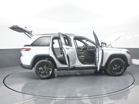 New 2025 Jeep Grand Cherokee Altitude RWD image 66