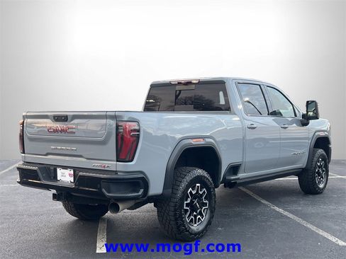 Used 2024 GMC Sierra 2500 AT4X image 3