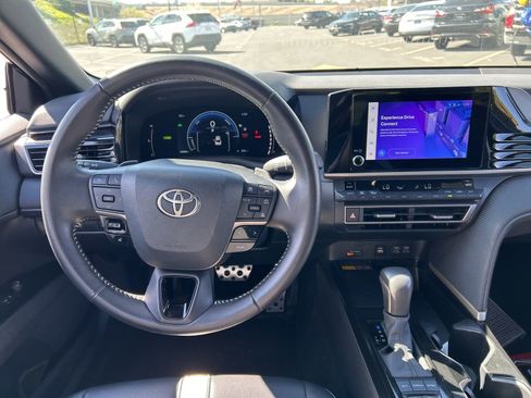 Certified 2025 Toyota Camry SE image 6