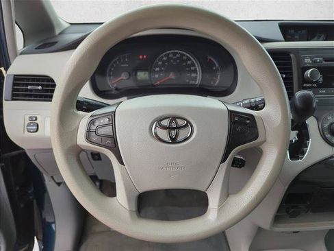 Used 2011 Toyota Sienna LE w/ Towing Pkg FWD image 24