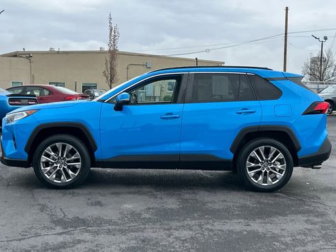 Used 2019 Toyota RAV4 XLE Premium AWD/4WD image 8