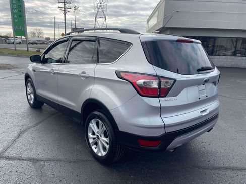 Used 2018 Ford Escape SE w/ Ford Safe & Smart Package image 3