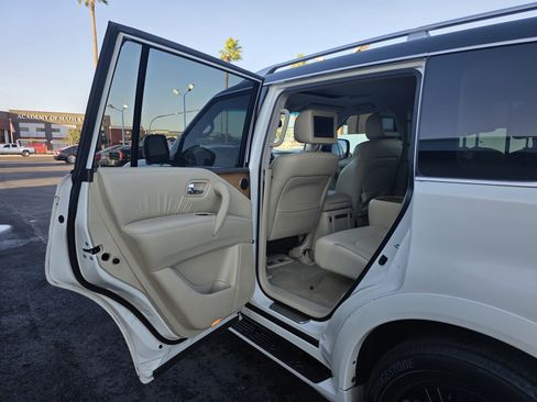 Used 2012 INFINITI QX56 2WD 4dr 7-passenger w/ Theater Pkg image 16