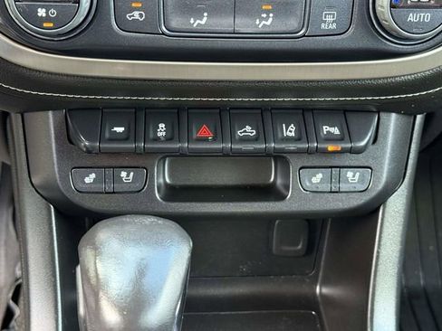 Used 2022 GMC Canyon Denali w/ Denali Black Edition Package AWD/4WD image 17
