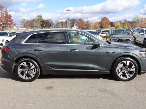 Used 2021 Audi e-tron Premium w/ Towing Package image 4