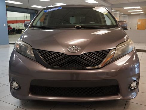 Used 2013 Toyota Sienna SE FWD image 16