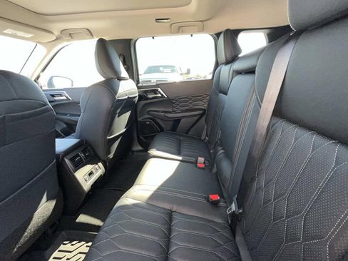 New 2026 Mitsubishi Outlander SEL image 11