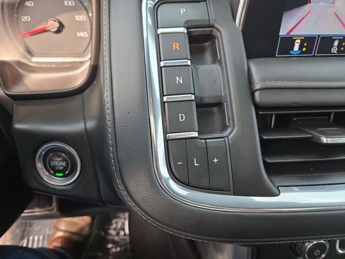 Used 2021 Chevrolet Tahoe Z71 w/ Z71 Signature Package image 18