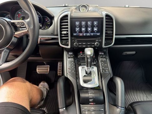 Used 2018 Porsche Cayenne S AWD/4WD image 13