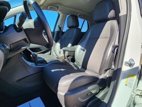 Used 2022 Chevrolet Trax LT w/ Sport Edition image 13