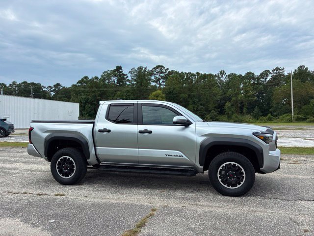 Used 2025 Toyota Tacoma TRD Off-Road w/ TRD Off Road Upgrade Package AWD/4WD image 2