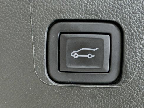 Used 2023 Chevrolet Traverse High Country w/ LPO, Floor Liner Package FWD image 34