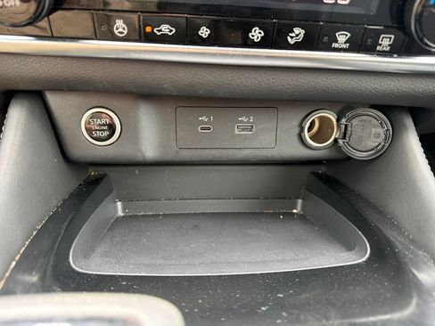 Used 2023 Nissan Rogue SL FWD image 11