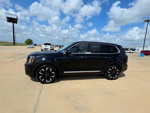 Used 2024 Kia Telluride SX w/ Towing Package image 2