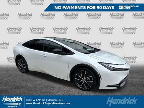 Used 2026 Toyota Prius XLE FWD image 1