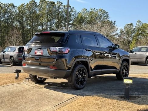 New 2026 Jeep Compass Latitude image 7