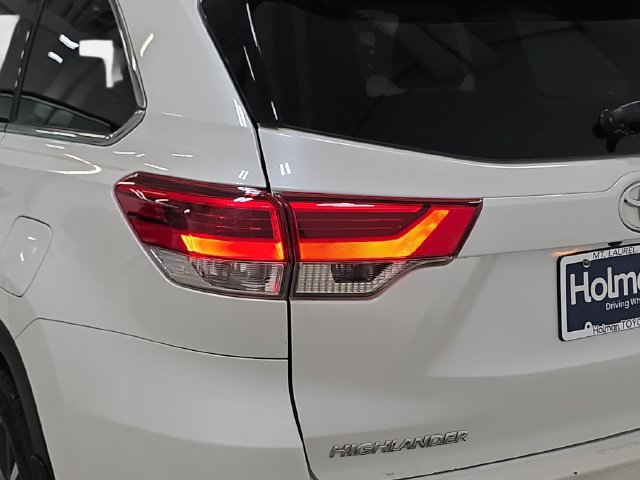 Used 2018 Toyota Highlander XLE AWD/4WD image 34