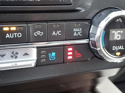 Used 2022 Ford F250 Lariat w/ Black Appearance Package image 25