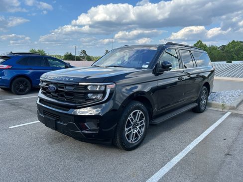 Used 2025 Ford Expedition Max Active AWD/4WD image 1