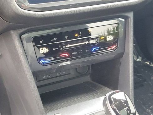 Certified 2022 Volkswagen Tiguan SE R-Line image 27