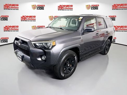 Used 2015 Toyota 4Runner SR5 AWD/4WD image 13