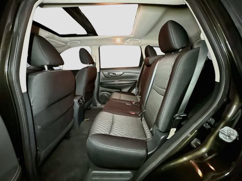 Used 2017 Nissan Rogue SV AWD/4WD image 29