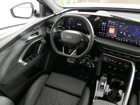 Used 2025 Audi SQ5 Premium Plus w/ Premium Plus Package AWD/4WD image 24