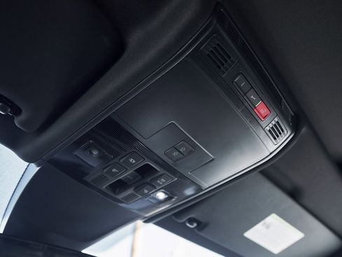 Used 2024 Volkswagen Tiguan SE R-Line image 56