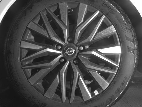 Used 2025 Nissan Altima 2.5 SV FWD image 14