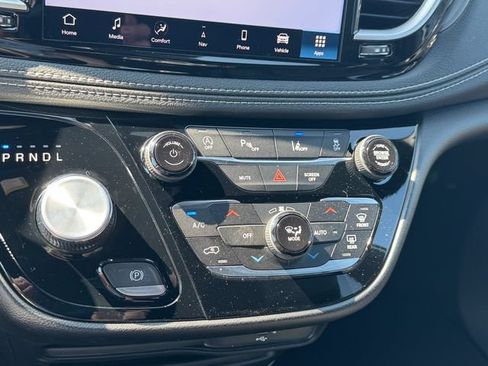 New 2027 Chrysler Pacifica Select FWD image 50