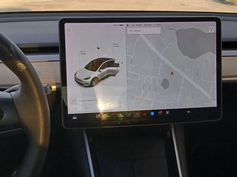 Used 2021 Tesla Model Y Long Range image 25