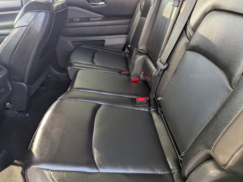 Certified 2024 Nissan Pathfinder SL image 16