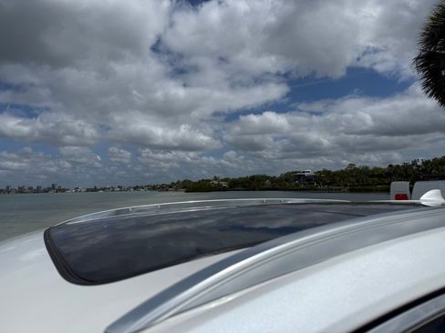 Used 2017 Cadillac XT5 Luxury w/ Driver Awareness Package image 6