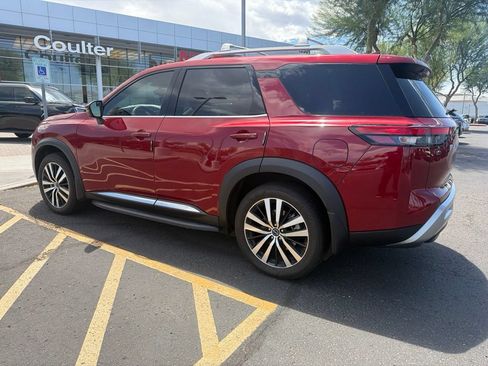 Certified 2025 Nissan Pathfinder Platinum w/ Cargo Package FWD image 5