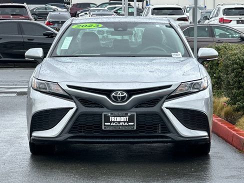 Used 2023 Toyota Camry SE FWD image 9
